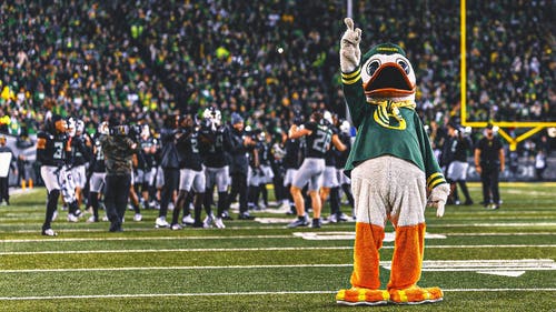 COLLEGE FOOTBALL Trending Image: AP Top 25: Oregon remains No. 1; Ohio State, Miami, Clemson take plunge